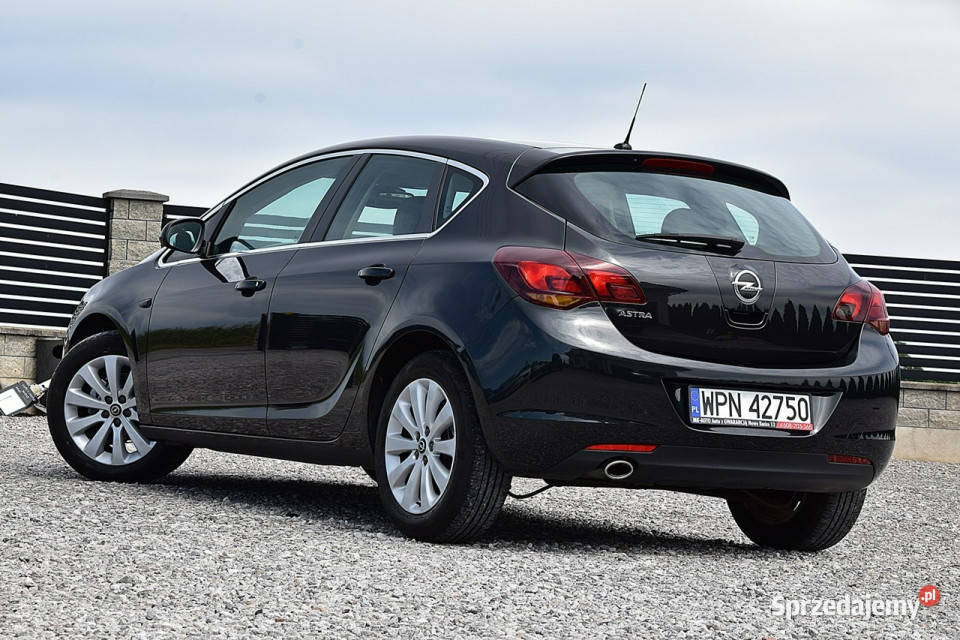 Opel Astra 14T 120 Cosmo Półskóra Navi Gwarancja 120KM Nowe Kucice
