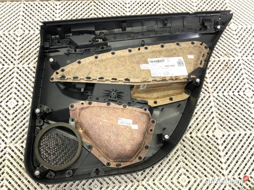 BOCZEK DRZWI LEWY TYŁ VW GOLF VIII Kombi osobowe podkarpackie