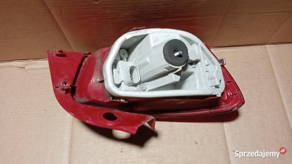 SEAT IBIZA IV 6J HB LAMPA TYŁ PRAWA W KLAPĘ Oświetlenie wielkopolskie Zbierkowo