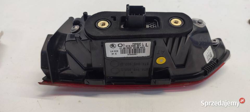 SKODA KAROQ LAMPA LEWY TYŁ W KLAPE 57A945307D