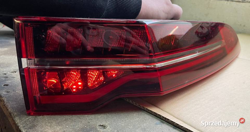JAGUAR IPACE X590 LAMPA PRAWY TYŁ PRAWA TYLNA Międzychód
