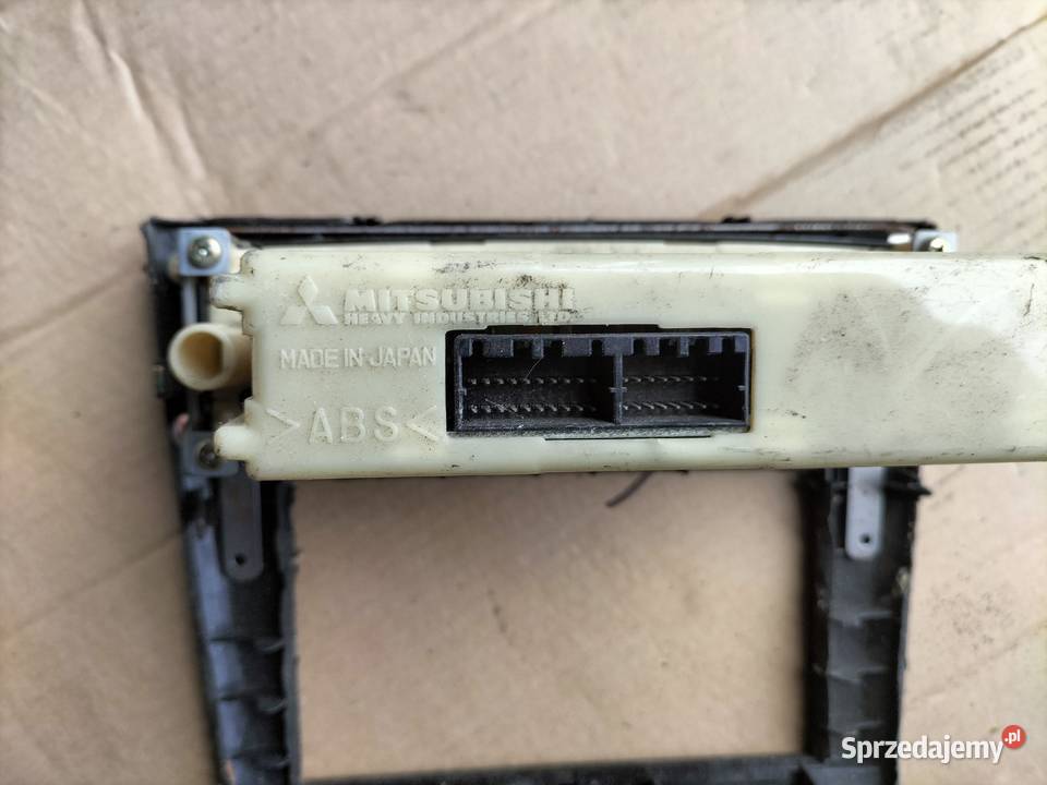 ŚRODKOWA KRATKA PANEL NAWIEWU Mitsubishi Galant Kamień-Kolonia