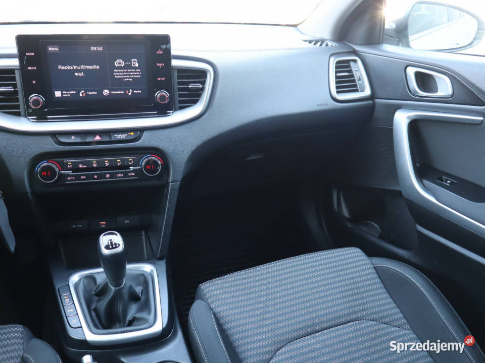 Kia Ceed 15 TGDI światła do jazdy dziennej śląskie Katowice