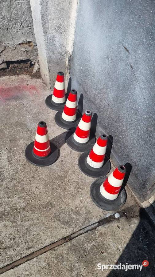 Pachołki na kurs prawa jazdy