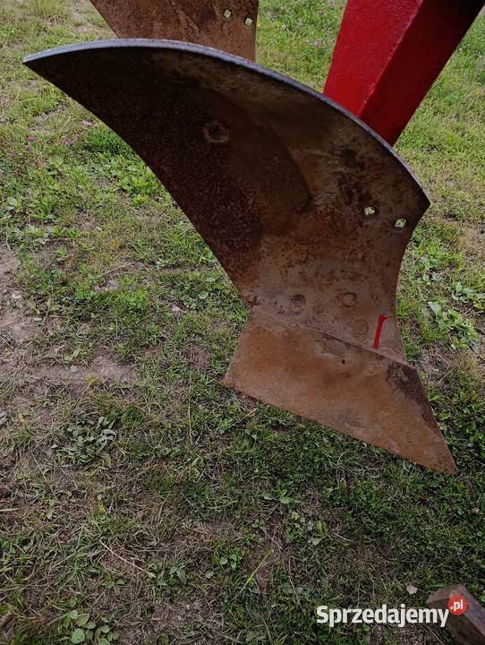 Pługi 3 skibowe nieuszkodzony Pługi Brzostek