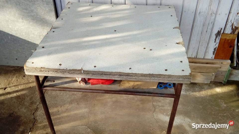 Stół metalowy z rurek z półką do renowacji