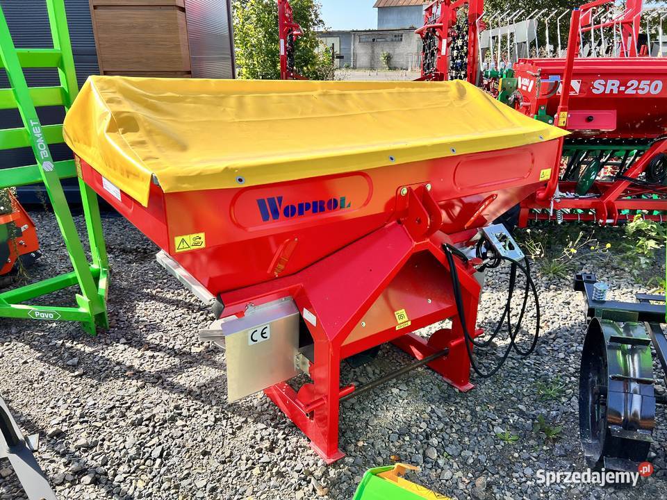 Rozsiewacz nawozu 600800L TYTAN firmy STRUMYK mazowieckie Maków Mazowiecki