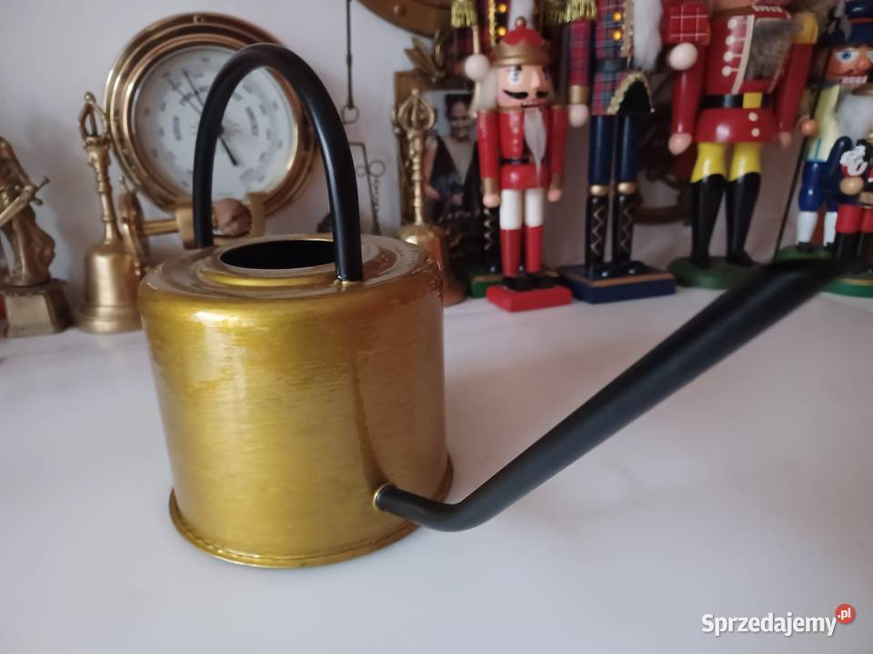 Duża ładna konewka