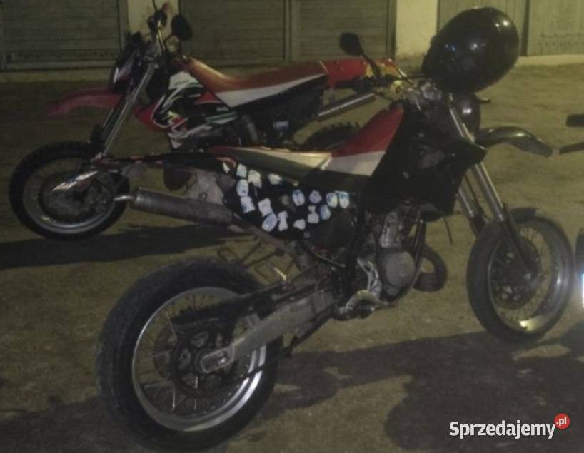 Komplet Suzuki Suzuki Rg 80 czerwony Motocykle, skutery, quady dolnośląskie Strzelin