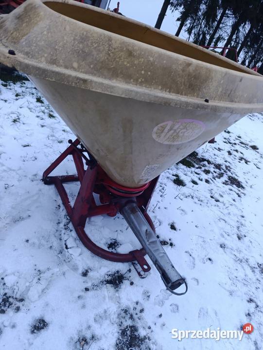 Rozsiewacz nawozów 300400L Jastrzębia