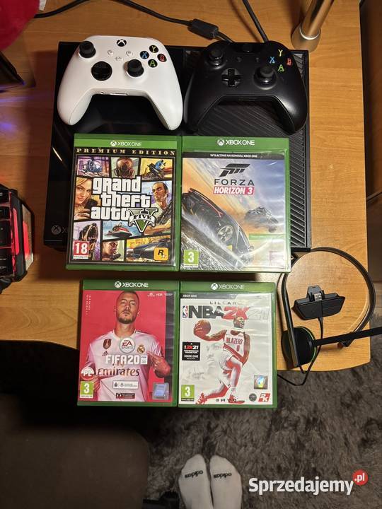 XBOX ONE 2 pady 4 gry używane Pozostałe Choszczno sprzedam