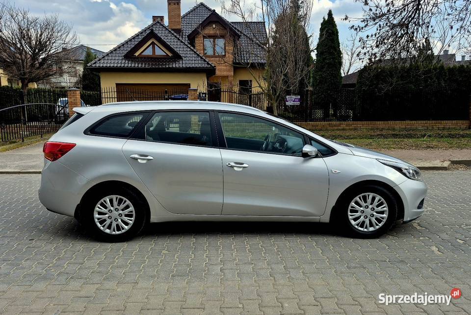 Kia Ceed 2015r SALON POLSKA Serwis ASO Kombi mazowieckie Ożarów Mazowiecki sprzedam