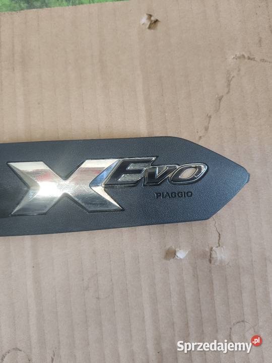 Piaggio Xevo emblemat lewa strona Dębica