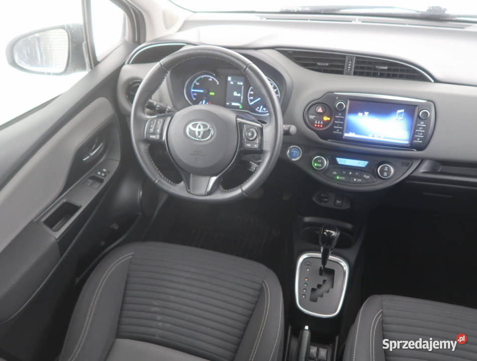 Toyota Yaris 15 Hybrid gniazdo USB Bielany Wrocławskie sprzedam