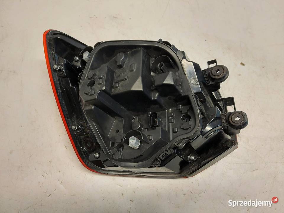 Audi Q2 81A Lampa tył prawa 81A945070B