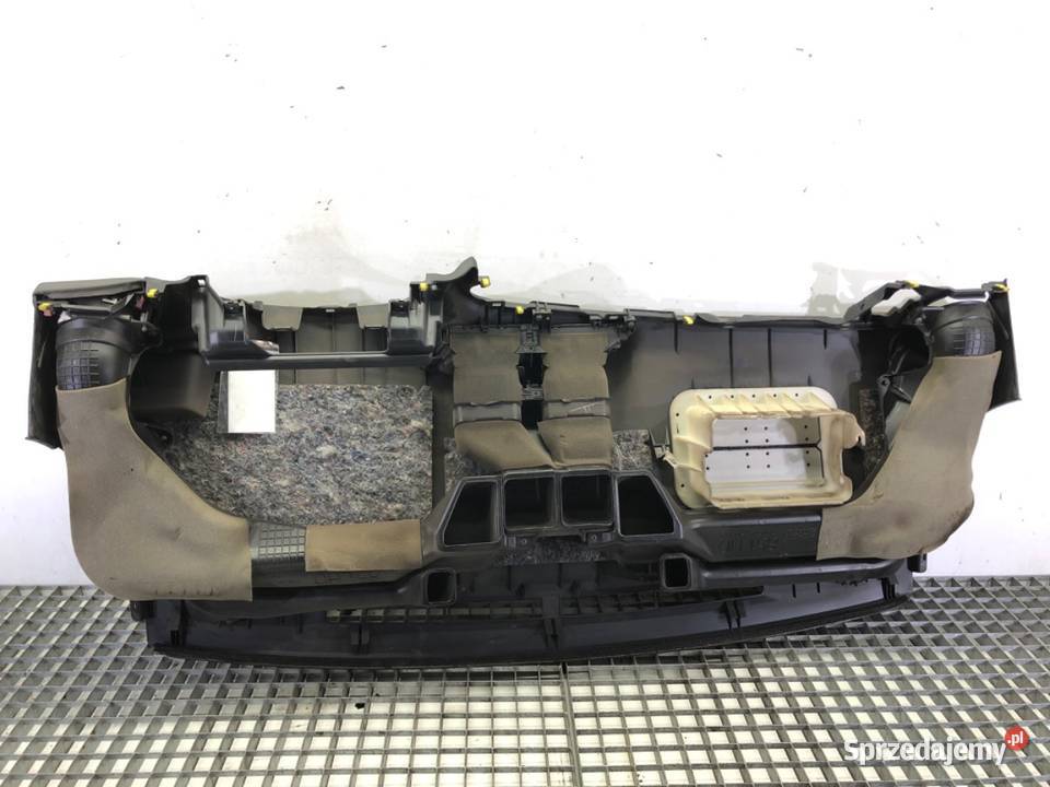 KOKPIT TOYOTA YARIS III Hatchback KONSOLA DESKA Deski rozdzielcze, konsole sprzedam