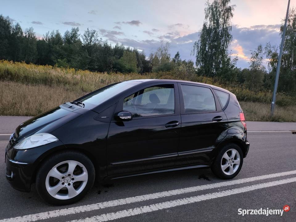Mercedes A180 w ciągłym użytku zdrowa blacha