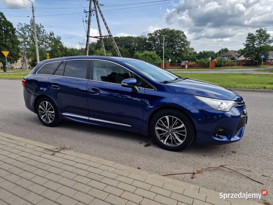 Toyota Avensis 20D4D 143 2015RPREMIUMNAVISALON serwisowany w ASO Żyrardów sprzedam