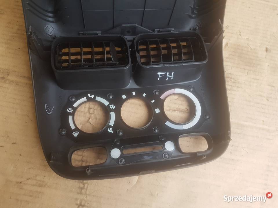 Suzuki Ignis FH 0003 ramka kratki nawiewu ramka Części Legnica sprzedam