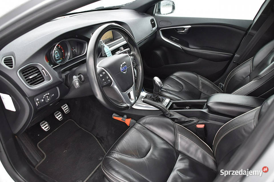 Volvo V40 16D2 115 RDesign Skóra Led Navi XENON ESP Nowe Kucice sprzedam