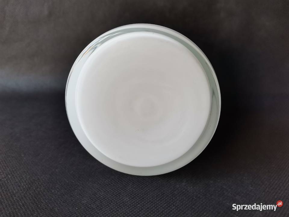 Stary biały wazon z falbanką huta Tarnowiec proj Porcelana i szkło Katowice
