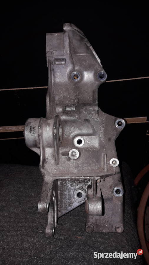 A6 C5 18 turbo benzyna wspornik łapa alternatora Sieroszowice sprzedam