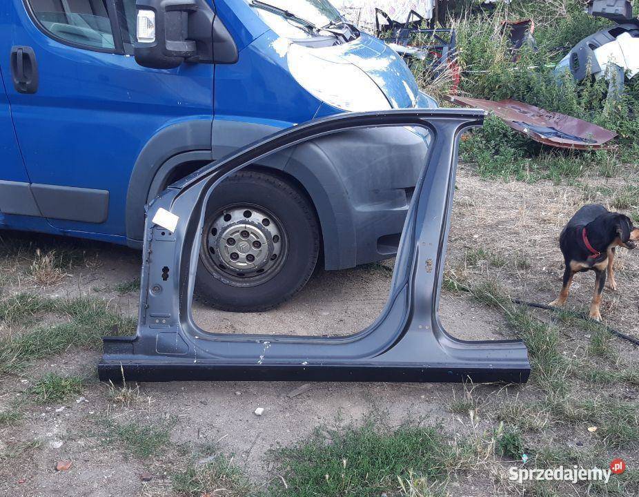 Lewy próg słupek Audi A4 S4 B8 Avant 8K9810099 Progi sprzedam