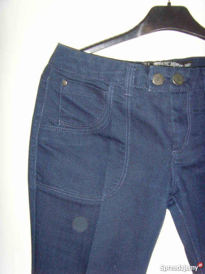 Jeansy Denim firmy Bershka rozszerzane u dołu Bez wzoru Warszawa sprzedam