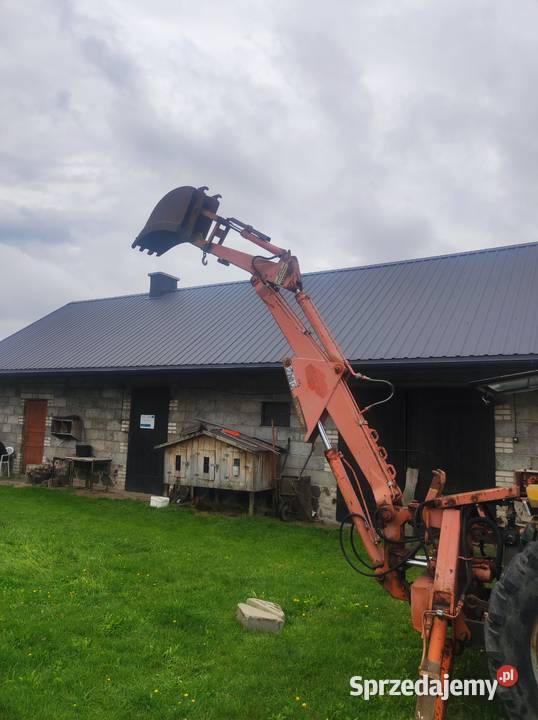 Massey Ferguson 550 koparką zawieszaną i mazowieckie Radom