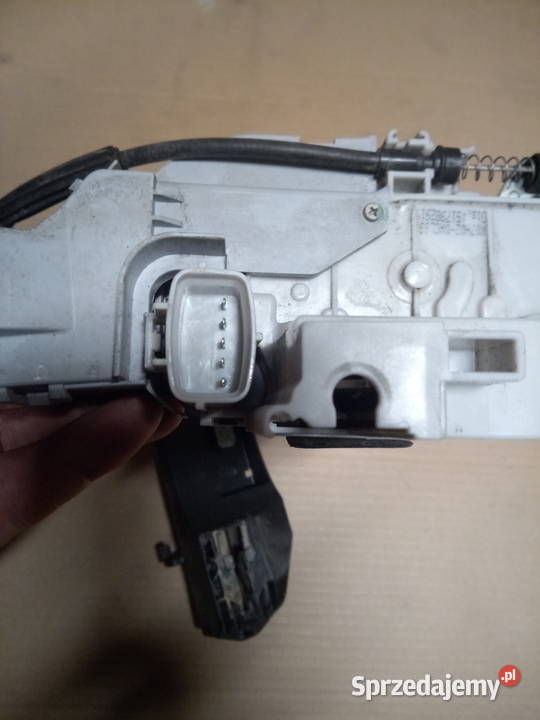 Zamek drzwi przód lewy Fiat Bravo II 20072014 Części samochodowe