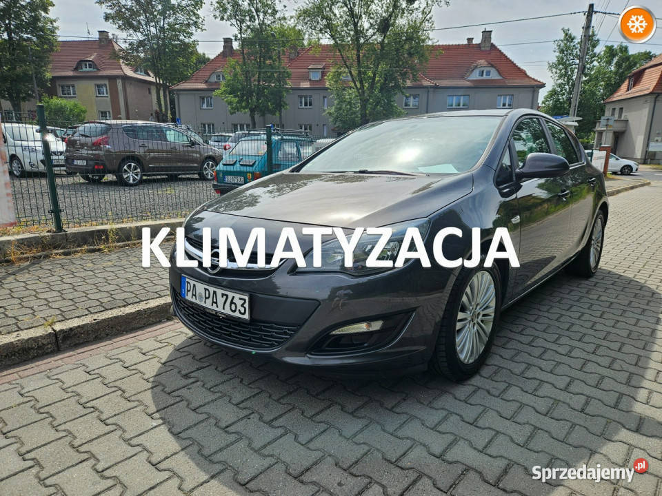 Opel Astra 1 właściciel Klimatyzacja Tempomat Rok produkcji 2013 Ruda Śląska