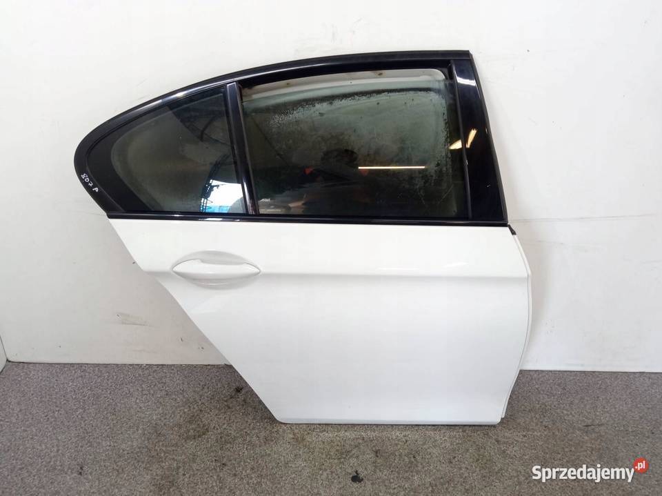 DRZWI PRAWE TYŁ SEDAN A300 Bmw Seria 5 VI 2010 Motoryzacja