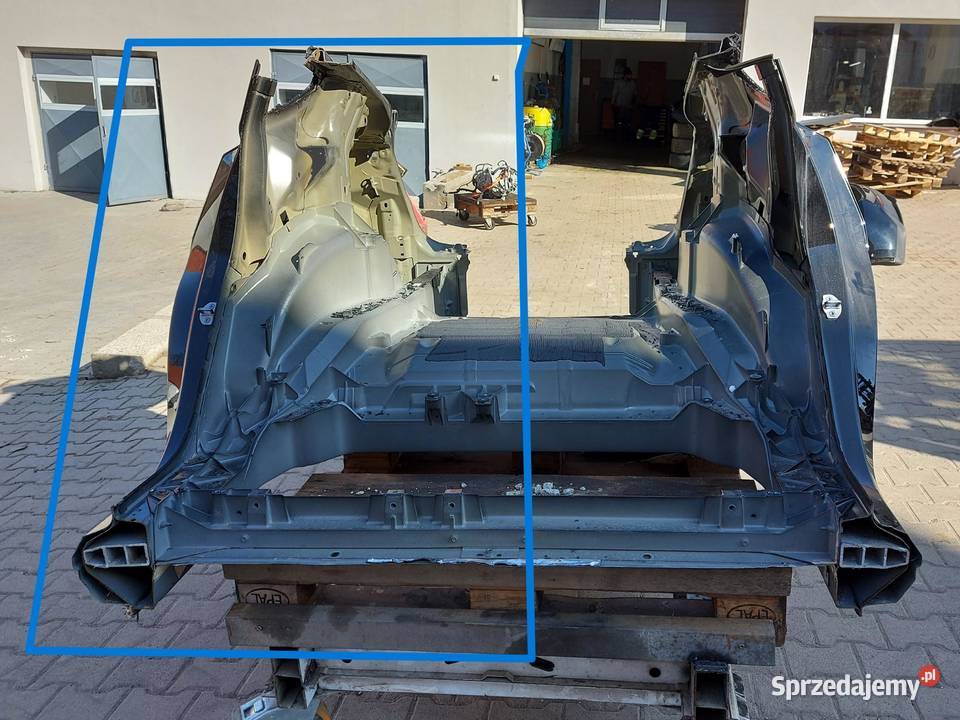 TESLA MODEL Y 2022r ĆWIARTKA BŁOTNIK PRAWY TYŁ osobowe