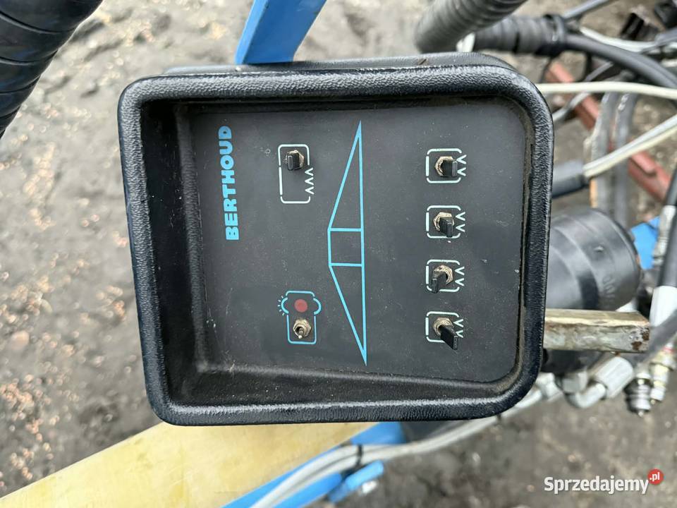 Opryskiwacz BERTHOUD VOLUX RACER 25 2500L Opryskiwacze Bezwola