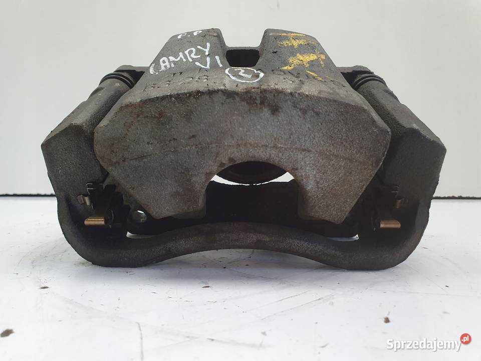 Toyota Camry VI PRAWY PRZEDNI ZACISK HAMULCOWY osobowe