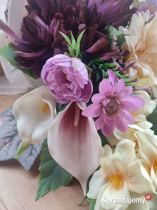 Ażurowa kompozycja kwiatowa na cmentarz 13 Sosnowiec