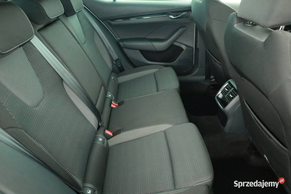 Skoda Octavia 15 TSI asystent pasa ruchu mazowieckie