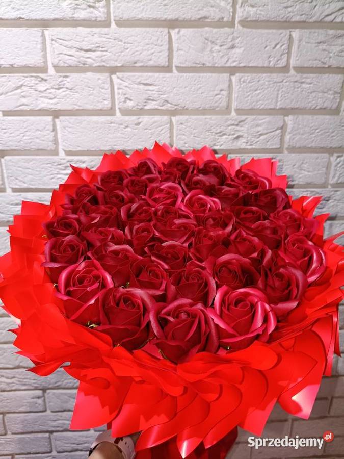 Bukiet z czerwonych róż mydlanych prezent na