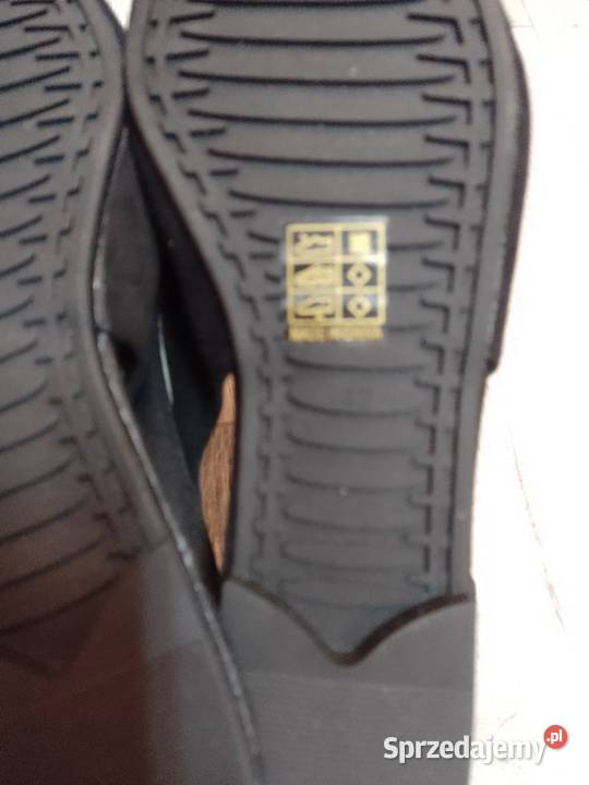 42 Czarne baleriny wieczorowe z odkrytą piętą