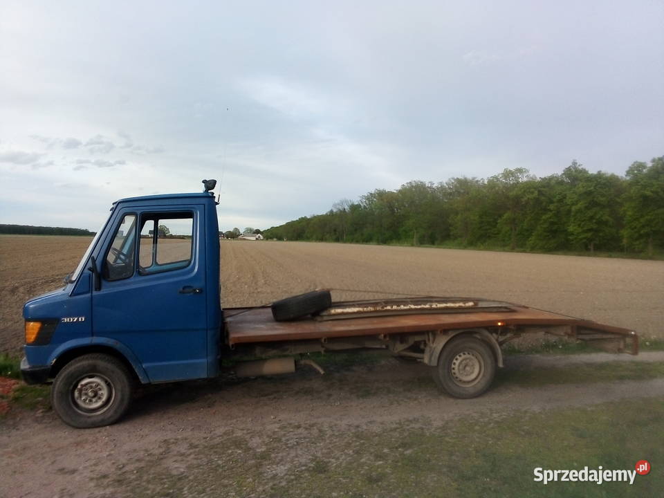 Mercedes 307 D autolaweta kaczka pomoc drogowa Raszków