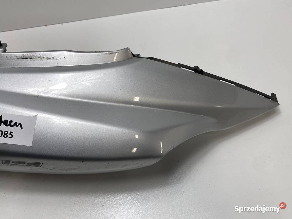 SUZUKI SIXTEEN UX125 OWIEWKA BOCZEK PRAWY OGON Plastiki