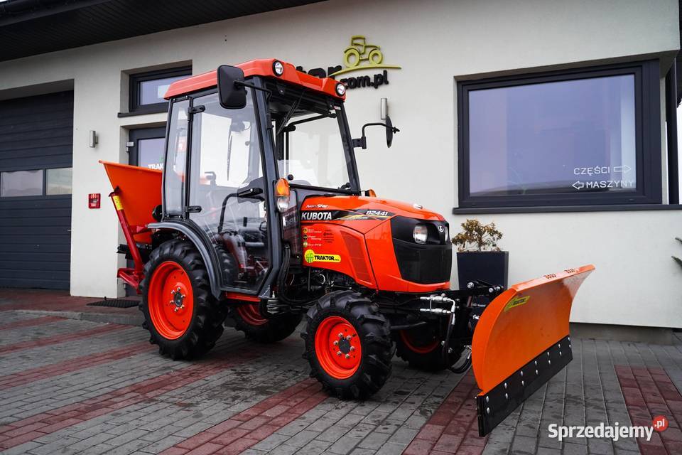 Kubota B2441 Neo Star 4x4 24 CAB posypywarka sprzedam