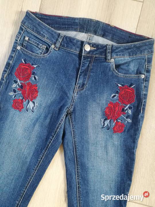 Damskie spodnie jeans z haftami róż nowe Dębica