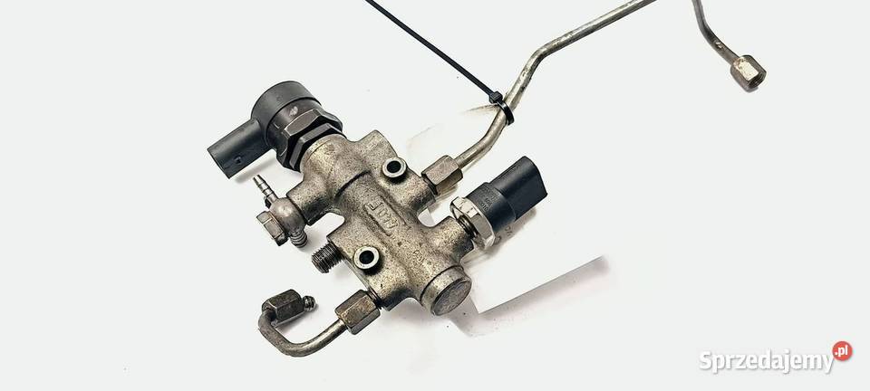 LISTWA WTRYSKOWA AUDI A8 D3 057130763H Lipno