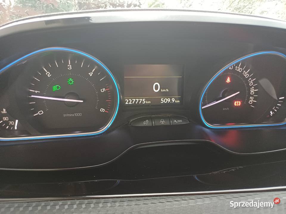 Peugeot 2008 16 BlueHDi 2016 SS Style opony manualna