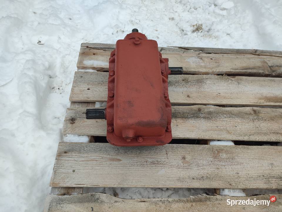 Przekładnia kątowa do rozrzutnika czarna Sędziszów