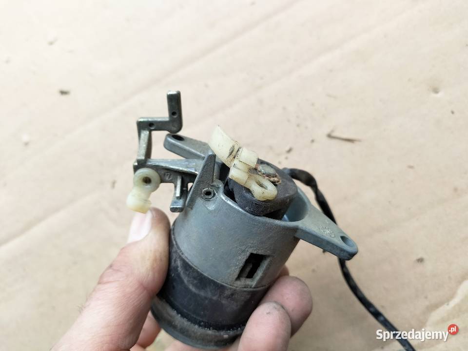 Audi 80 B4 SEDAN Zamek klapy tylnej bagażnika Kamień-Kolonia