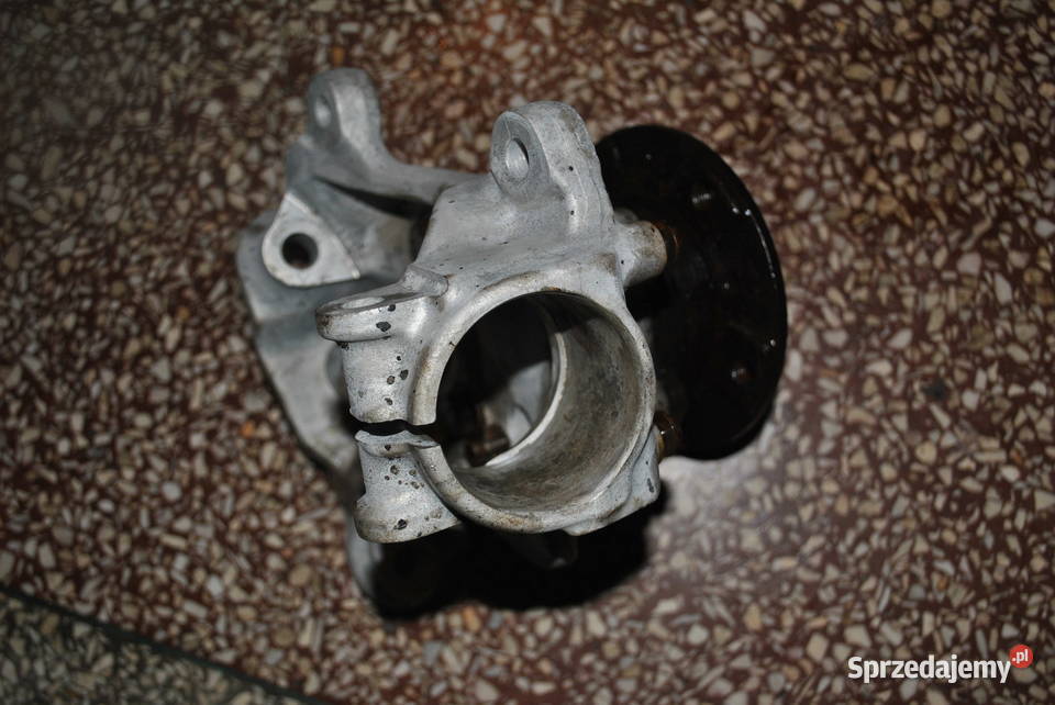 Zwrotnica lewy przód BMW E60 E61 Poręba