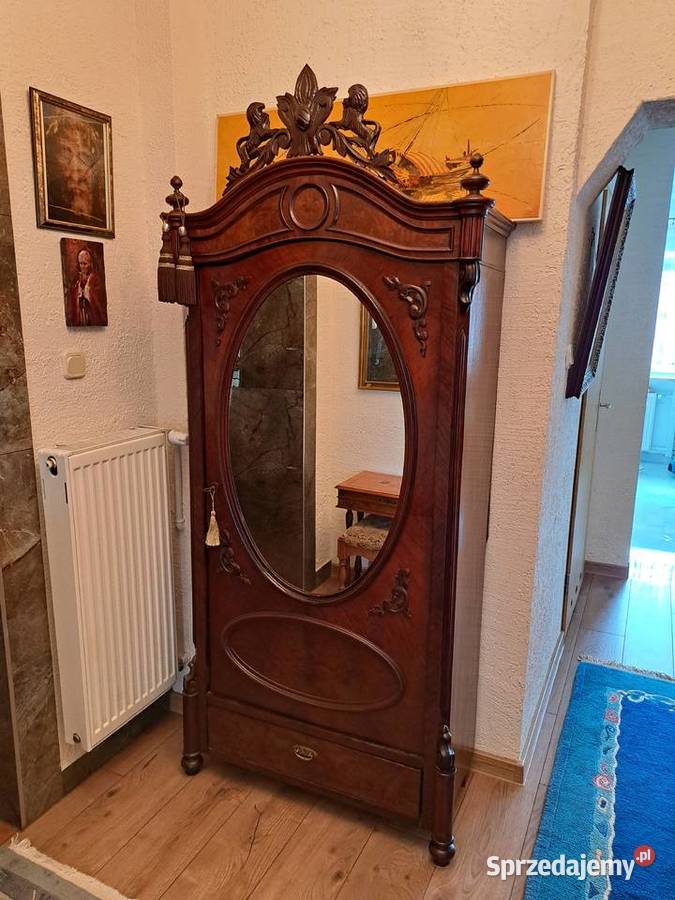 Piękna bieliźniarka z lustrem eklektyzm zachodniopomorskie