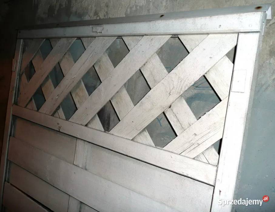 Płot drewniany z kratką ścianka na balkon taras Łańcut